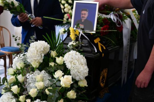 Πάντα μπροστά το «εμείς»